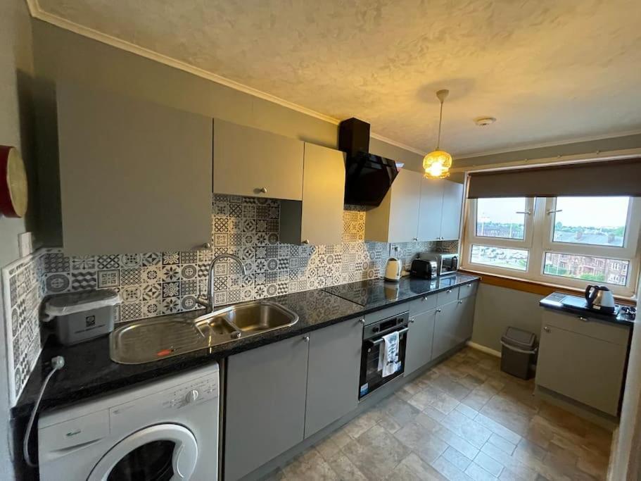 גלאזגו West End Hidden Gem - Modern 2-Bedroom Apartment With Residents Patio מראה חיצוני תמונה