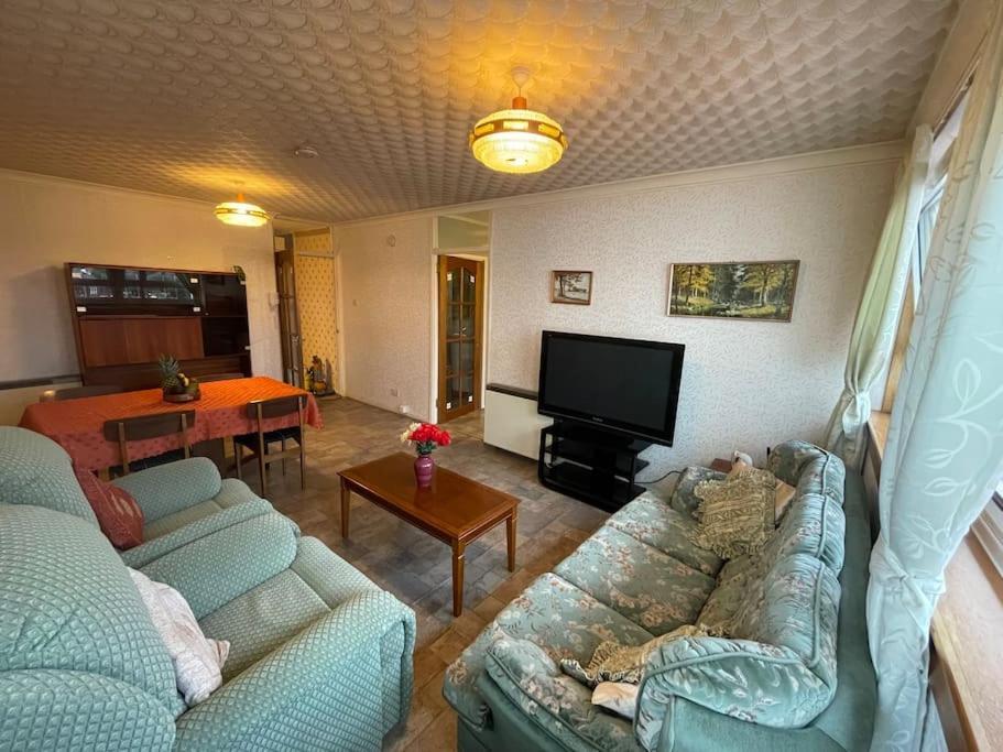 גלאזגו West End Hidden Gem - Modern 2-Bedroom Apartment With Residents Patio מראה חיצוני תמונה